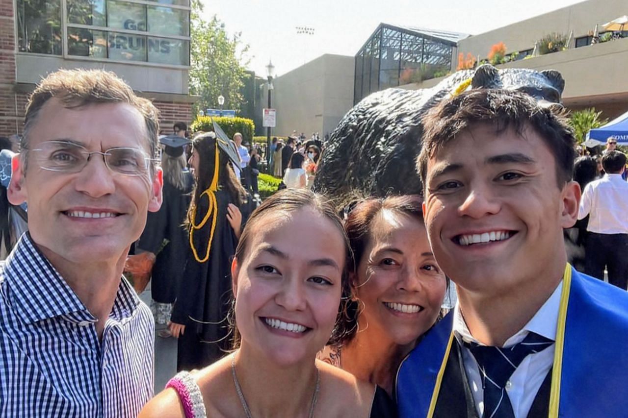 Lucas Lacamp with his parents and sister. (Source: @lucaslacamp)